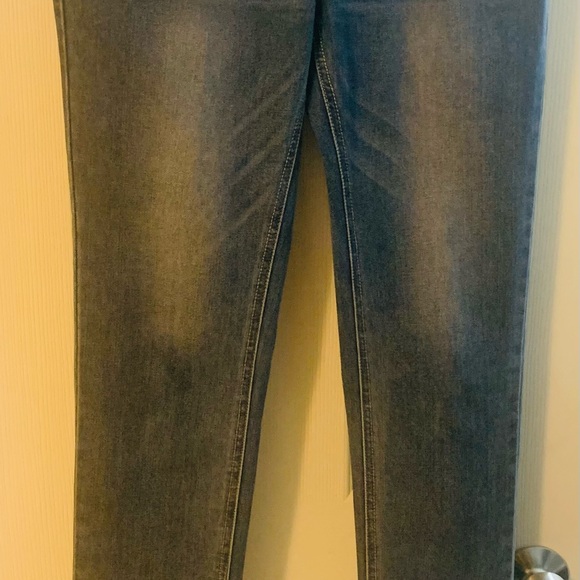 Jeens - Picture 5 of 10